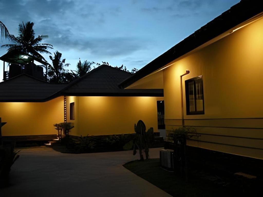 Tanisa Resort Chumphon Bagian luar foto
