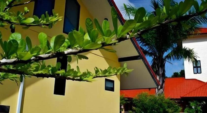 Tanisa Resort Chumphon Bagian luar foto