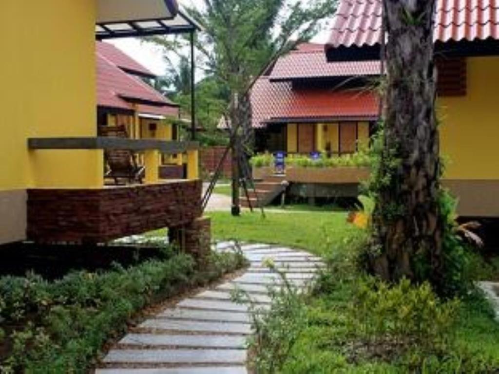 Tanisa Resort Chumphon Bagian luar foto