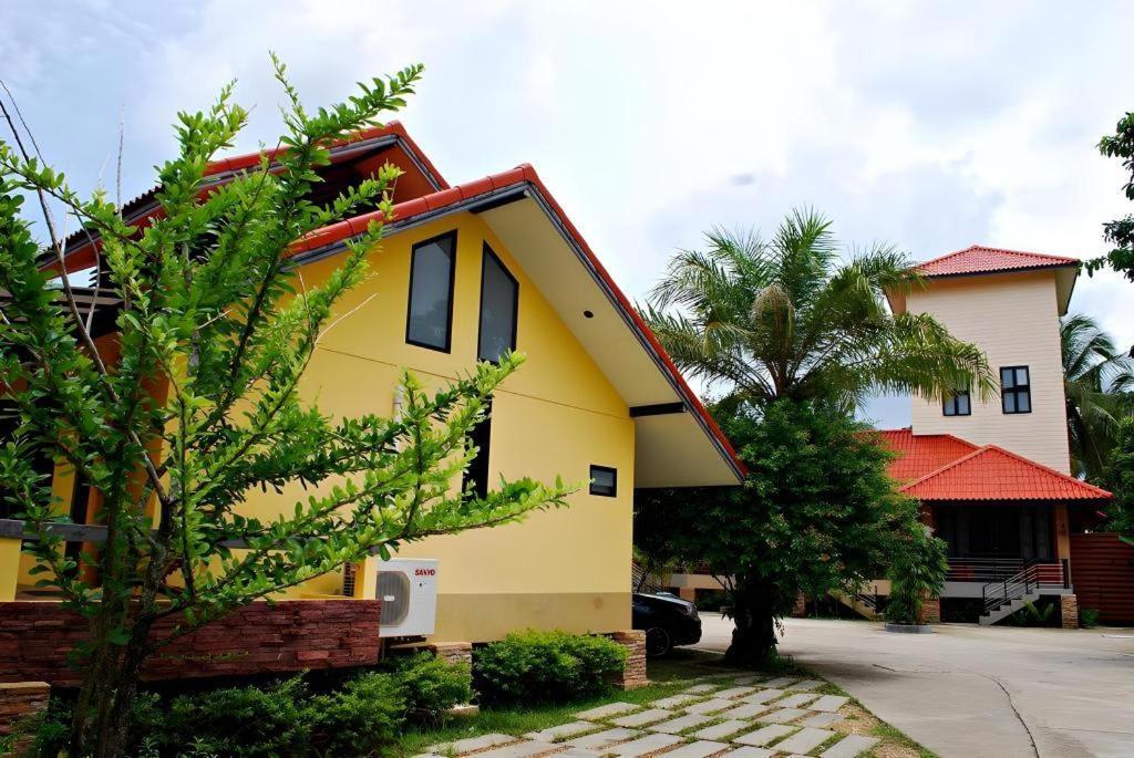Tanisa Resort Chumphon Bagian luar foto