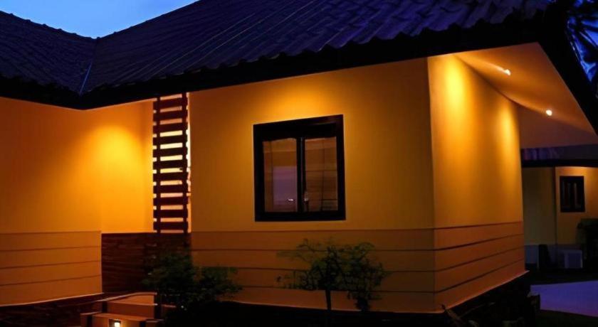 Tanisa Resort Chumphon Bagian luar foto