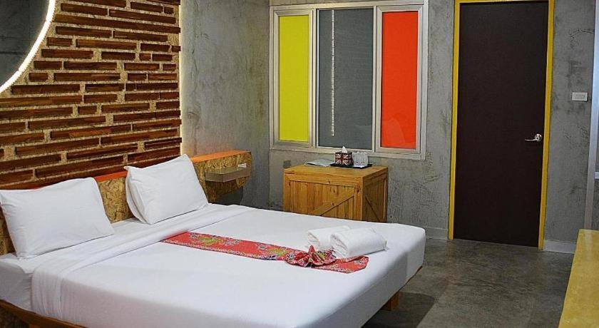 Tanisa Resort Chumphon Bagian luar foto