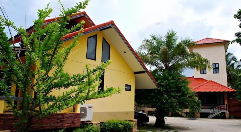 Tanisa Resort Chumphon Bagian luar foto