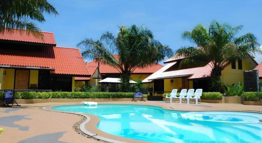 Tanisa Resort Chumphon Bagian luar foto