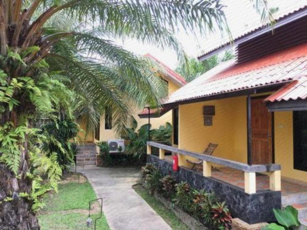Tanisa Resort Chumphon Bagian luar foto