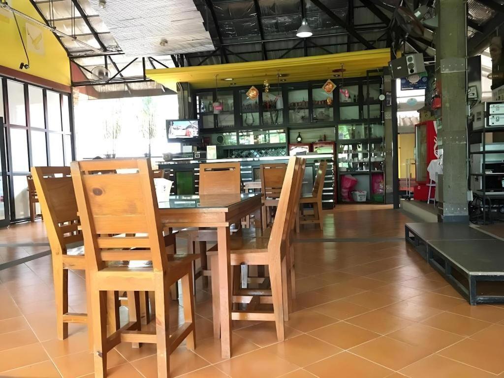 Tanisa Resort Chumphon Bagian luar foto